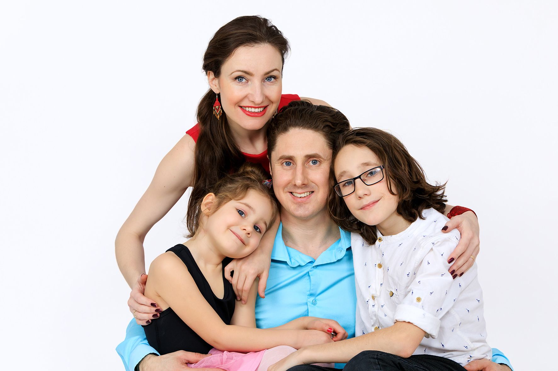 Family portrait with best photographers and professional videographers team – VIO IMAGE