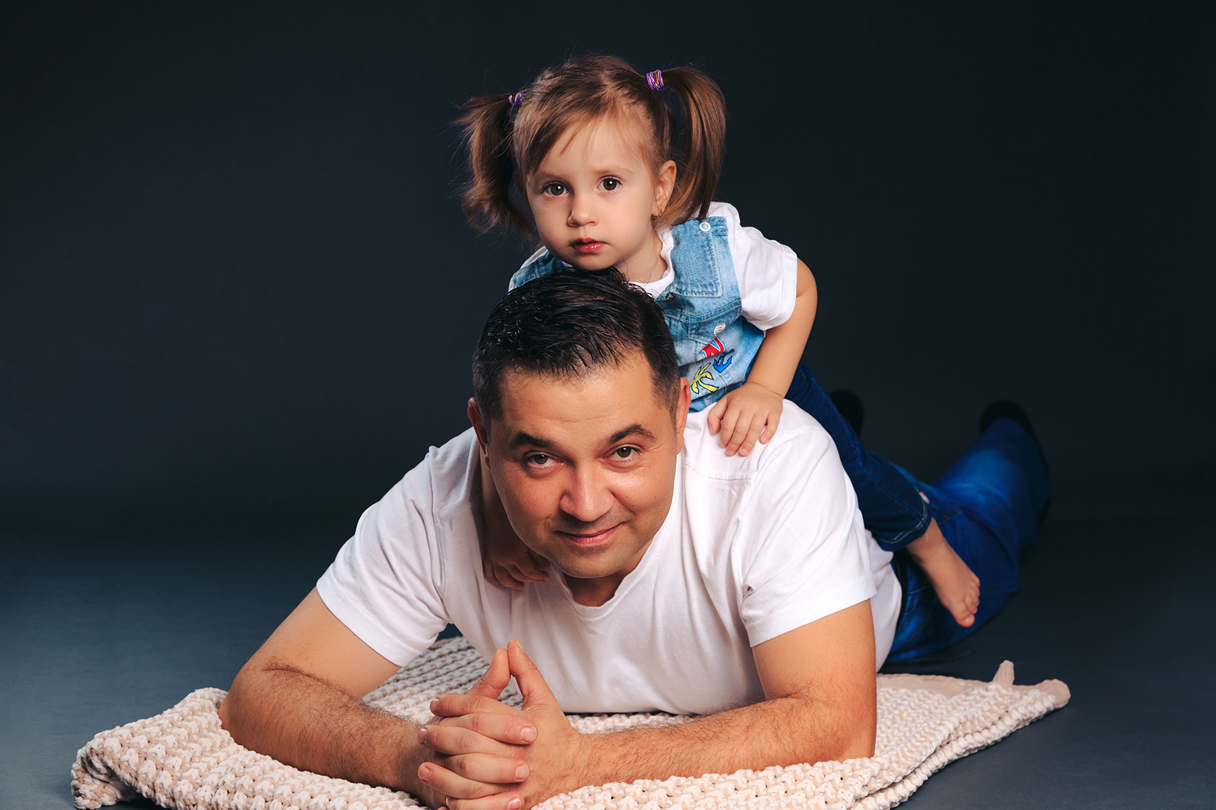 Family photo session with best photographers and professional videographers team – VIO IMAGE